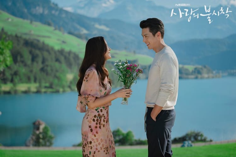 Bờ hồ Brienz xanh ngọc, nơi Yoon Se Ri đứng lặng trong "Hạ Cánh Nơi Anh", với mặt nước trong veo và dãy Alps xa xa, tạo nên khung cảnh lãng mạn nổi tiếng