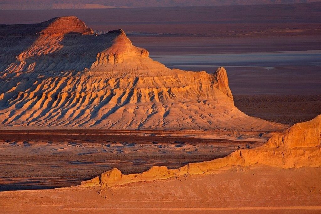 Toàn cảnh sa mạc và núi đá Mangystau Kazakhstan