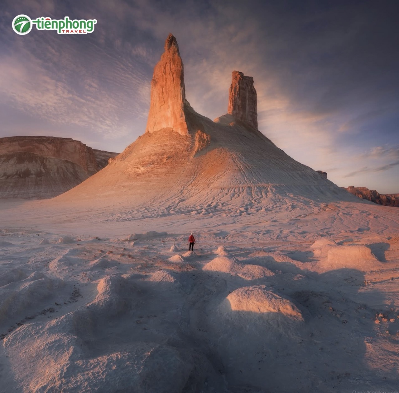 Hoàng hôn tuyệt đẹp tại Bozzhyra Kazakhstan