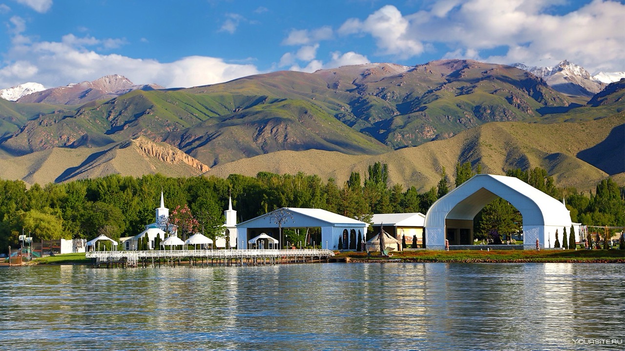 Hồ Issyk-Kul Kyrgyzstan núi Thiên Sơn