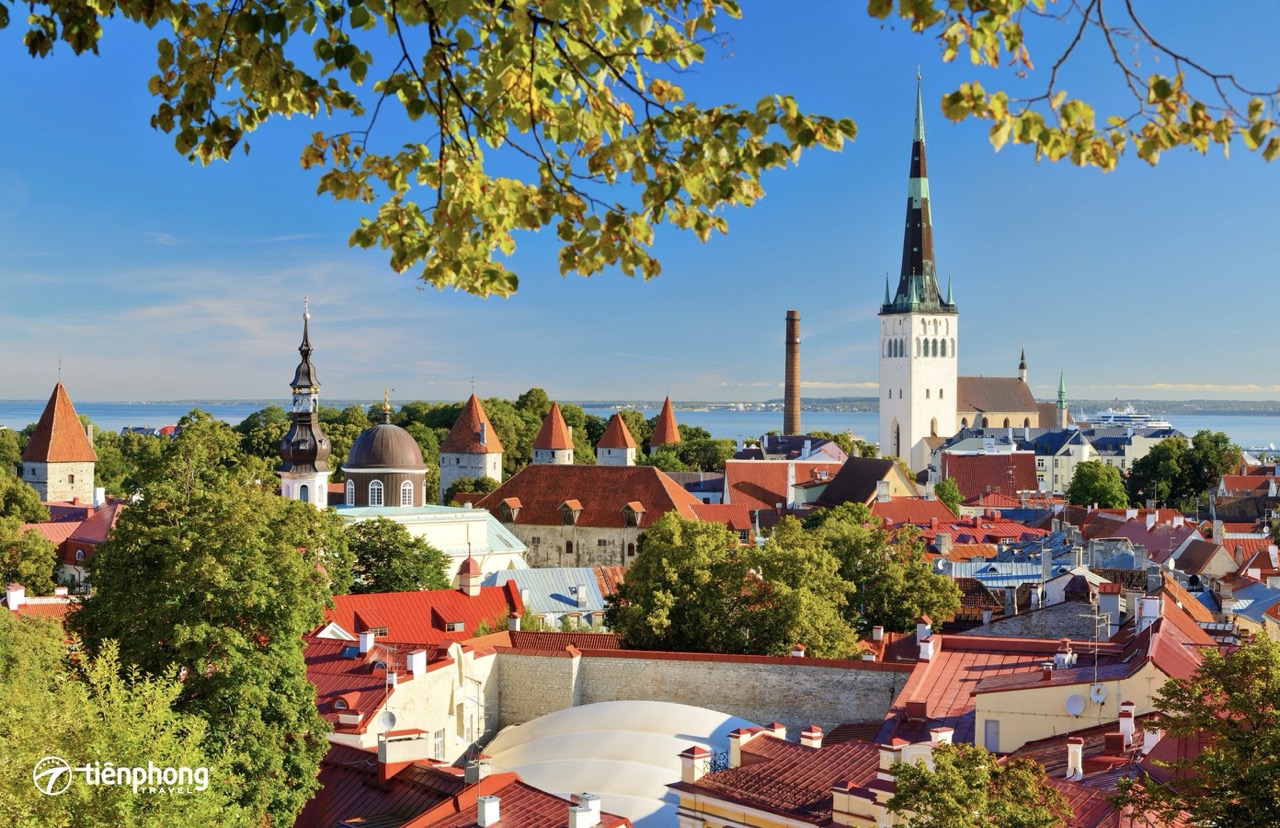 Vẻ đẹp cổ kính của thủ đô Tallinn (Estonia) bên bờ biển Baltic