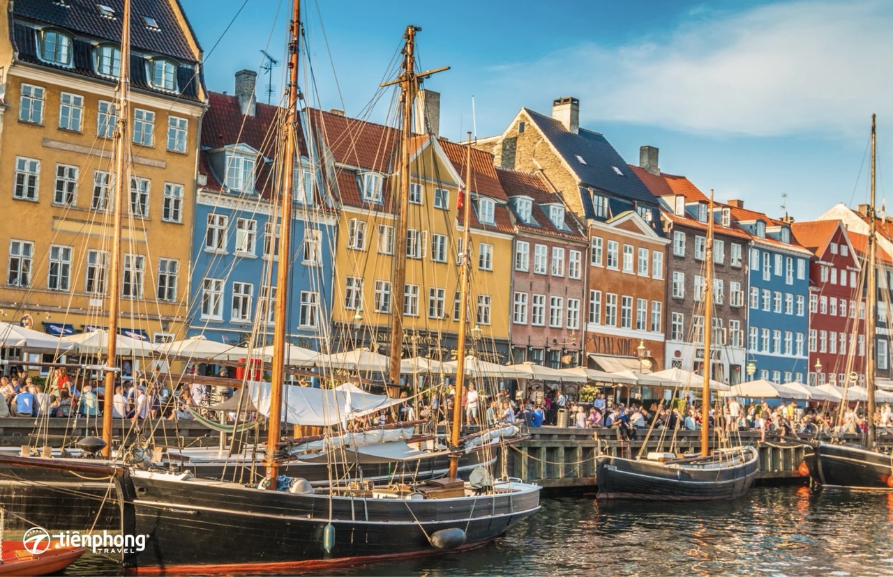 Vẻ đẹp rực rỡ sắc màu của bến cảng Nyhavn