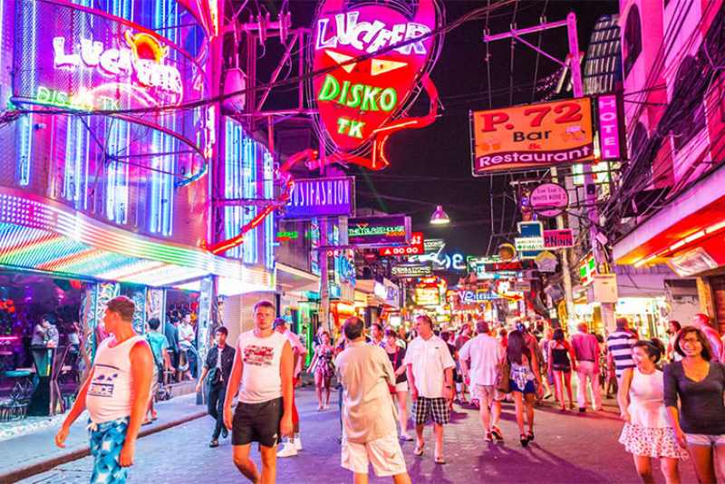 Những góc phố Thái Lan sáng rực đèn khi màn đêm buông xuống