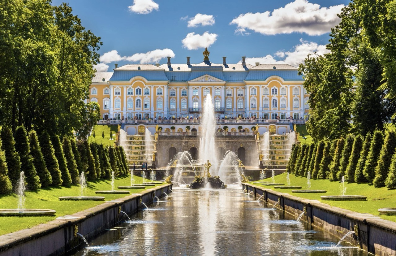 Đài phun nước Samson tại Peterhof, lộng lẫy giữa khu vườn mùa hè St. Petersburg