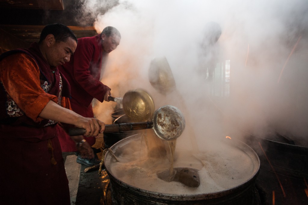 Du lịch Tây Tạng - Khám phá trà bơ - quốc hồn của người Tây Tạng