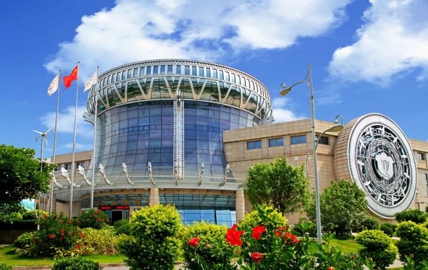 Bảo tàng Dân tộc Quảng Tây với những chiếc trống đồng cổ kính trong không gian hiện đại