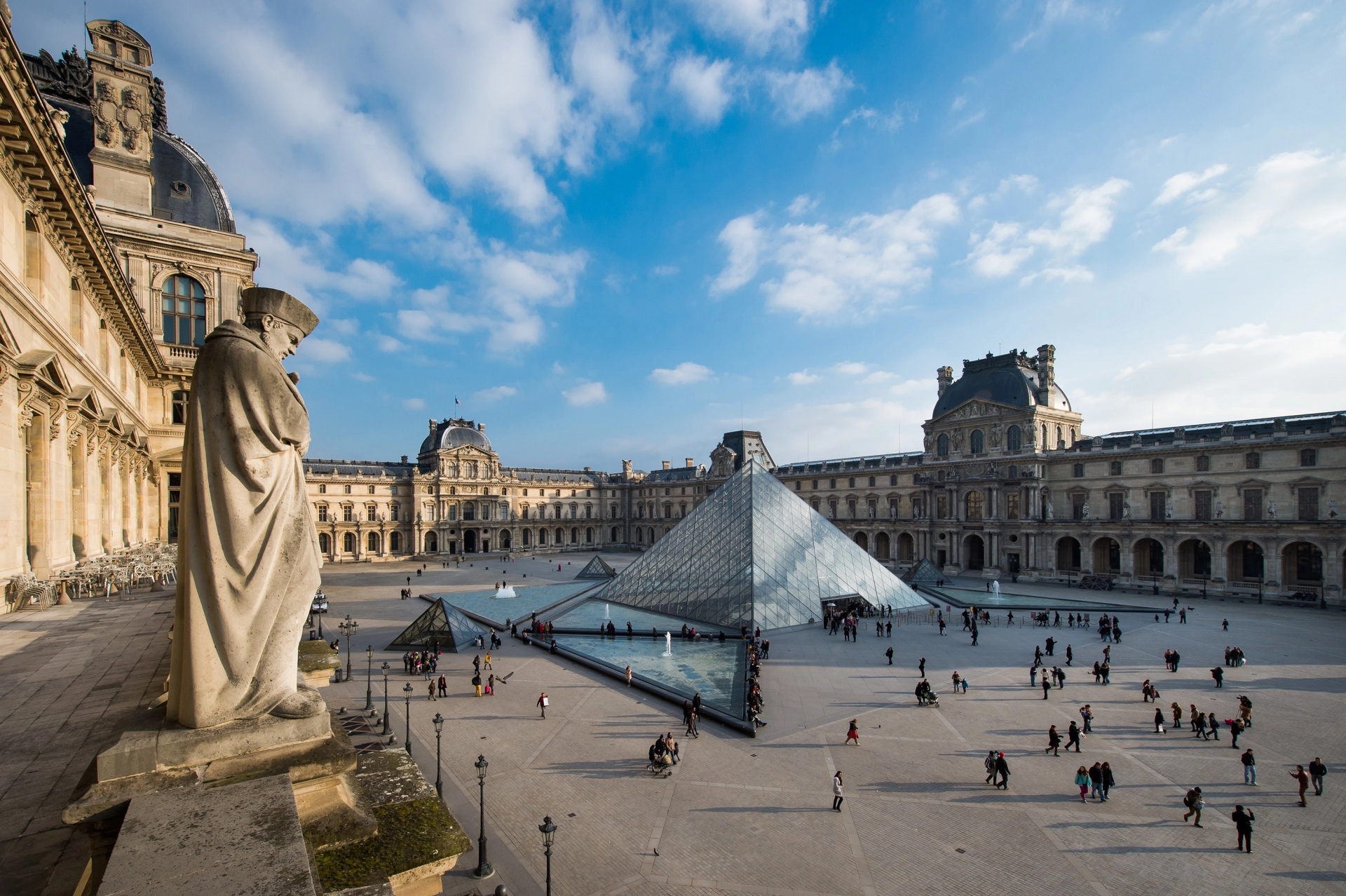Bảo tàng Louvre – kho báu nghệ thuật của Paris