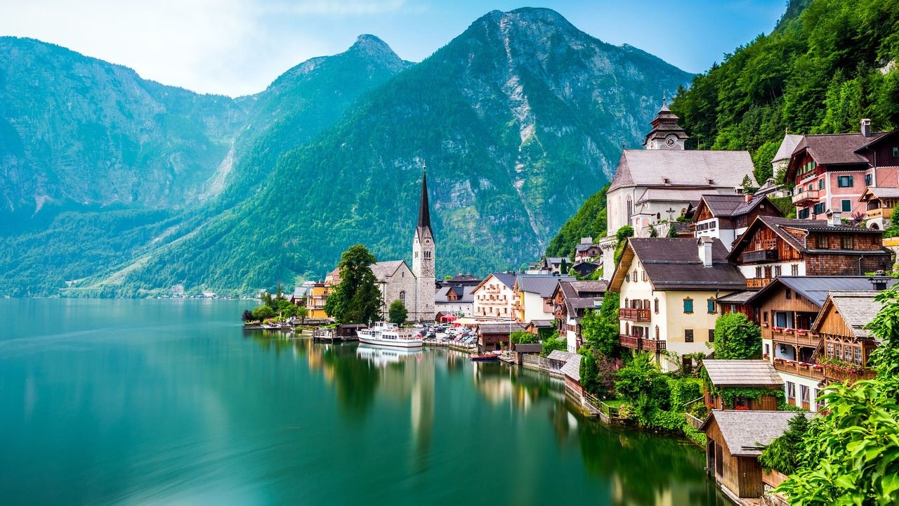Cảnh đẹp lãng mạn bên hồ Hallstatt