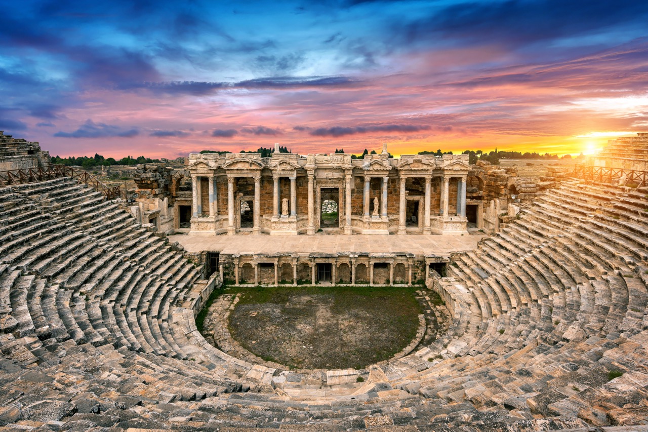 Di tích Hierapolis dưới ánh hoàng hôn trông thật huyền bí