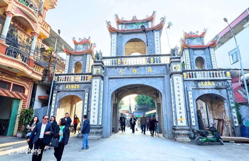 Cổng thôn Thiết Úng