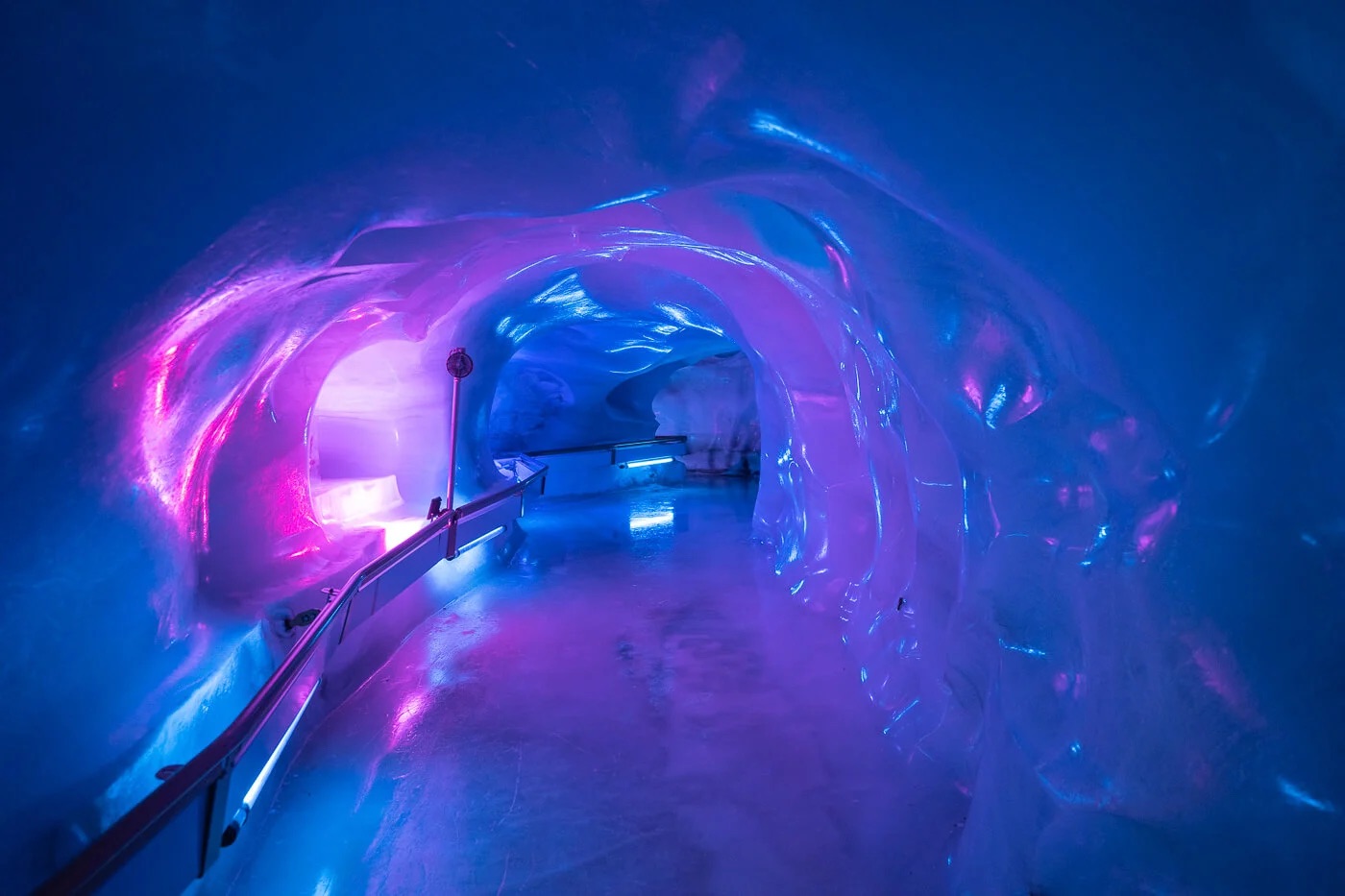 Glacier Cave – thế giới băng huyền ảo trên Titlis