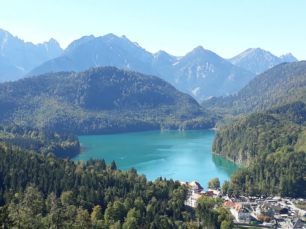 Hồ Alpsee xanh mát