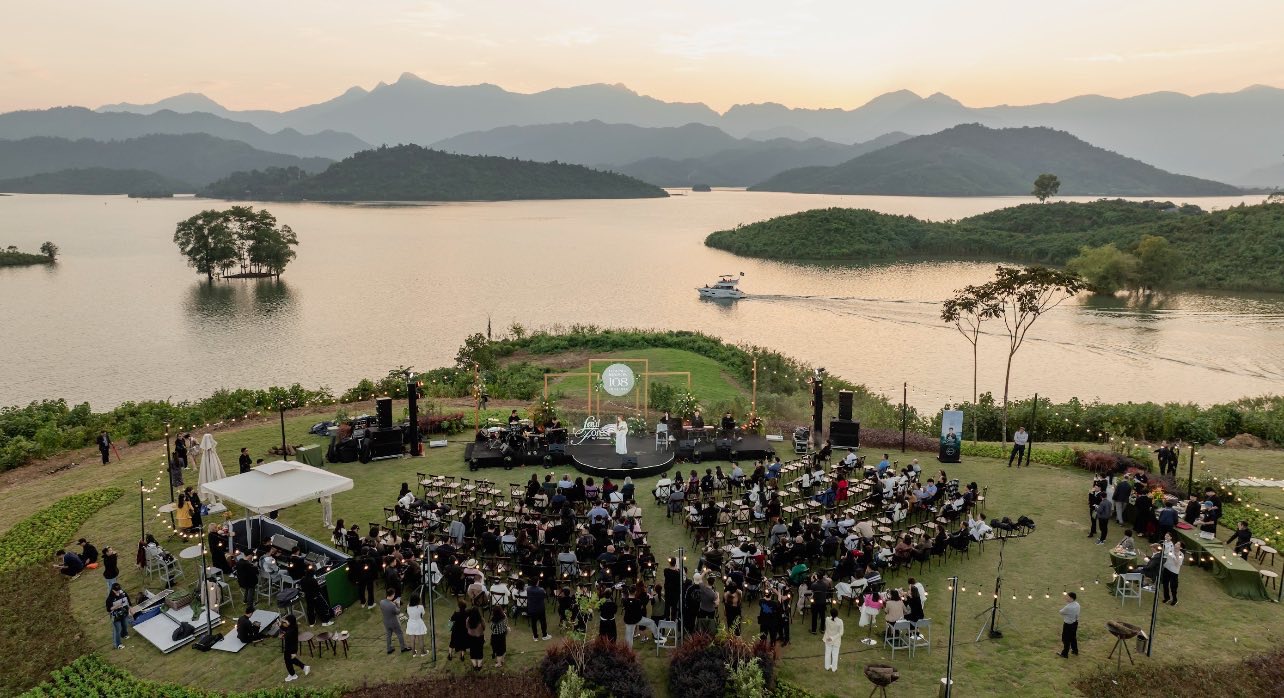 Show Soul of the Forest bên hồ Núi Cốc