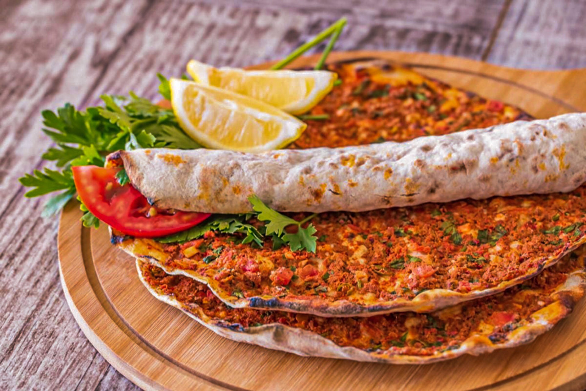 Pizza Lahmacun mang đậm hương vị món ăn của người dân Thổ Nhĩ Kỳ