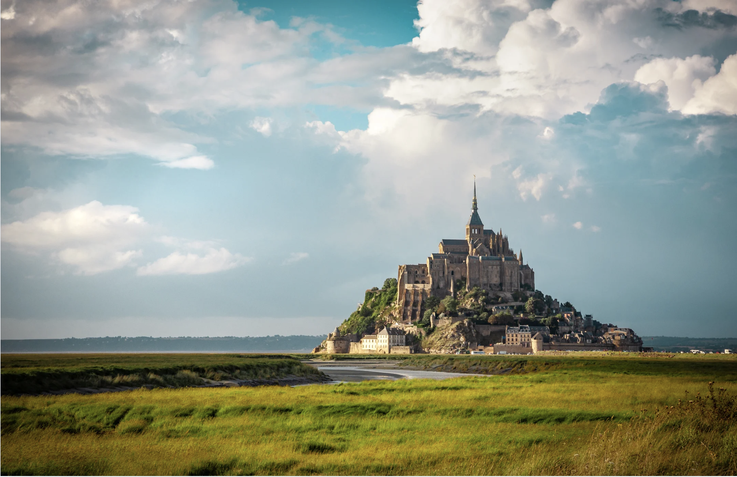 Mont Saint-Michel – Tu viện cổ kính và huyền bí