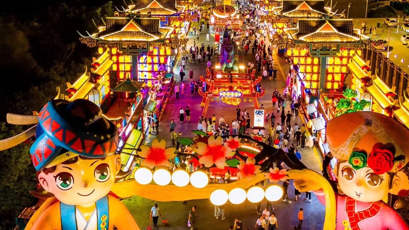 Nam Ninh Chi Dạ lung linh với ánh đèn và gian hàng ẩm thực đầy màu sắc về đêm