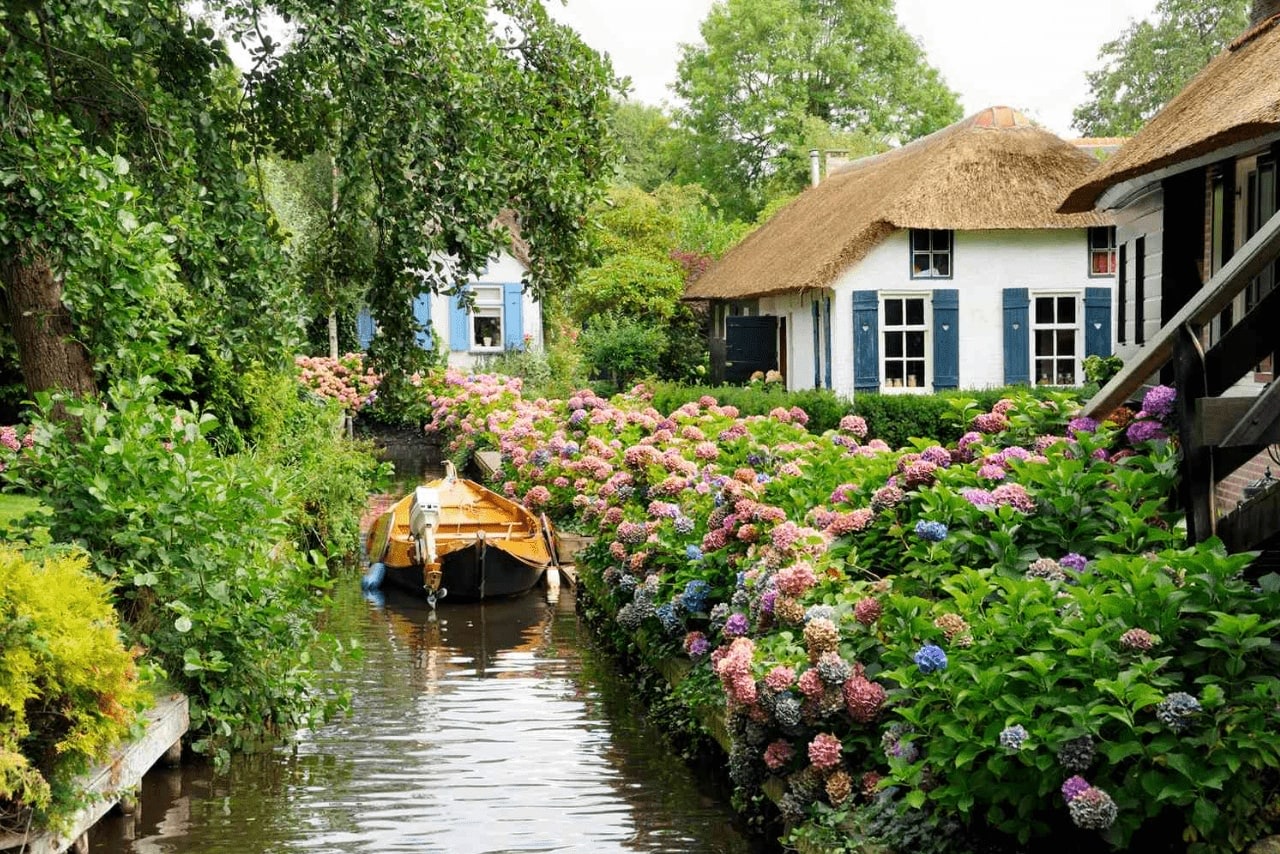 Ngôi làng Giethoorn cổ kính và bình yên