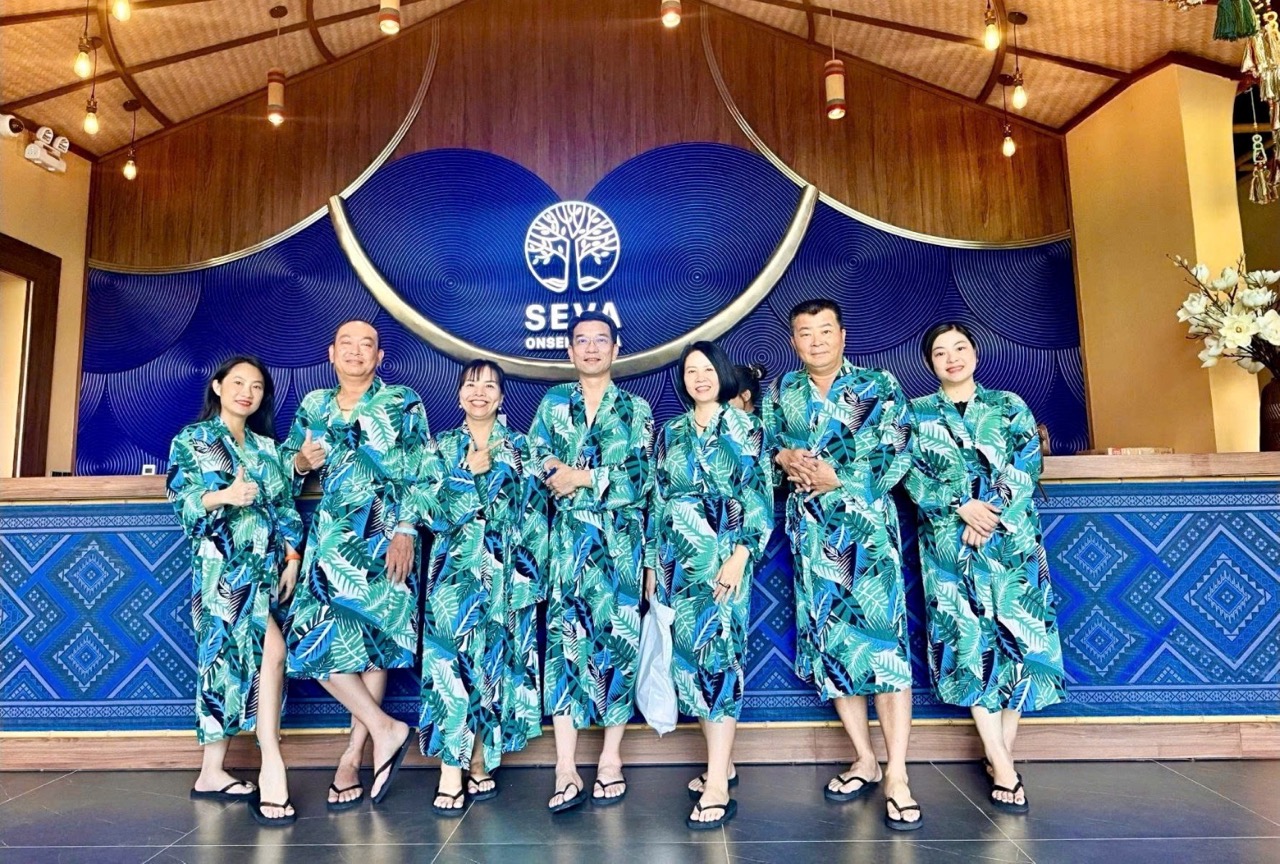 Những vị khách đã sẵn sàng trải nghiệm không gian trị liệu suối khoáng nóng trong nhà và ngoài trời