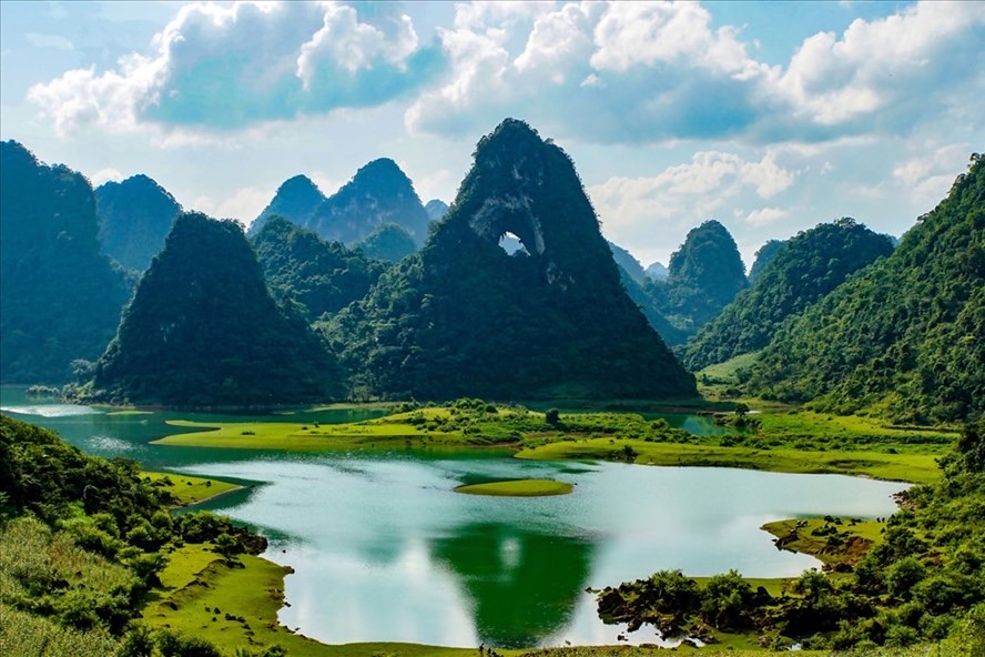 Núi Mắt Thần - Cao Bằng
