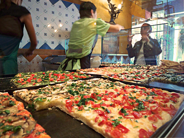 Pizza al Taglio nổi tiếng ở Ý