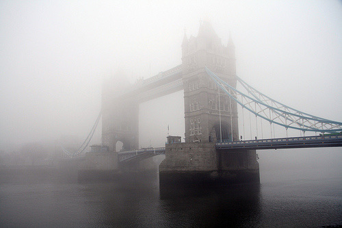 Sương mù bao phủ cầu Tháp London