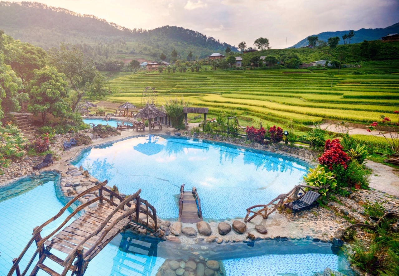 Tắm suối khoáng nóng ngắm nhìn ruộng bậc thang