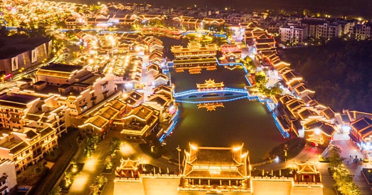 Thái Bình Cổ Trấn rực rỡ về đêm