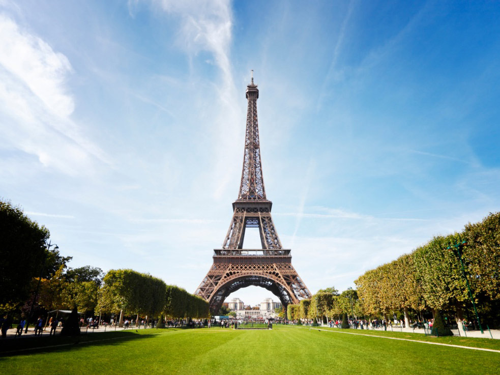 Tháp Eiffel – biểu tượng không thể bỏ qua khi du lịch Paris