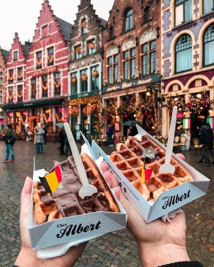 Thưởng Thức Món Bánh Waffle Bỉ Truyền Thống