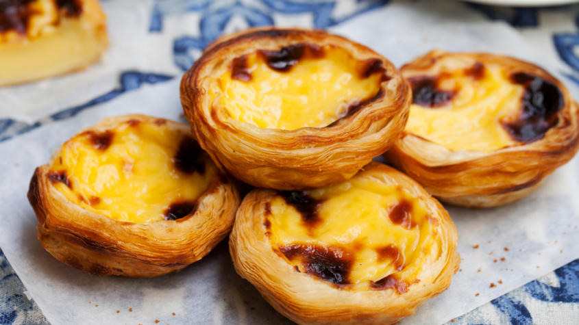 Thưởng thức pastel de nata thơm ngon sau chuyến tàu