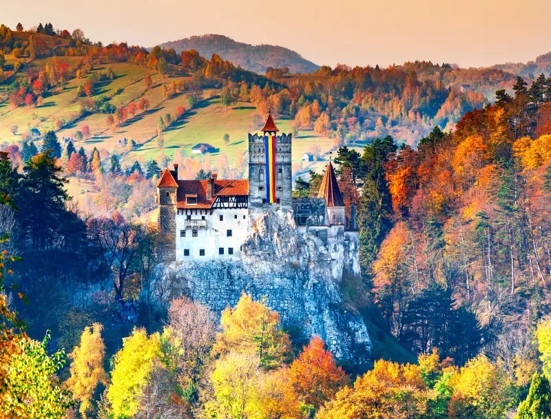 Transylvania nổi tiếng với những lâu đài huyền bí nhưng cũng không kém phần lãng mạn 