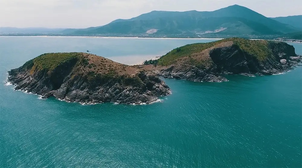 Vũng Chùa Đảo Yến - chốn hữu tình cho người anh hùng “nghỉ chân"
