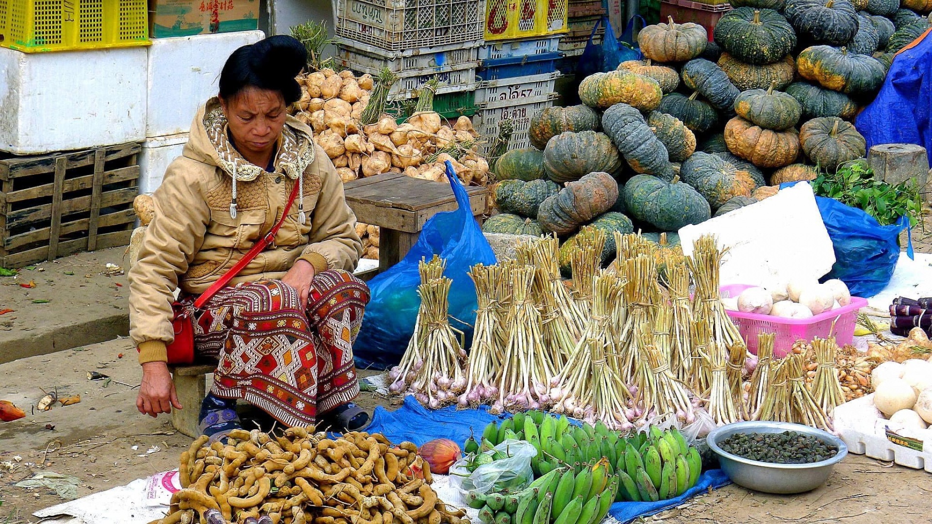 Chợ Sầm Nưa bên sông Nậm Xam với các món ăn và đặc sản địa phương