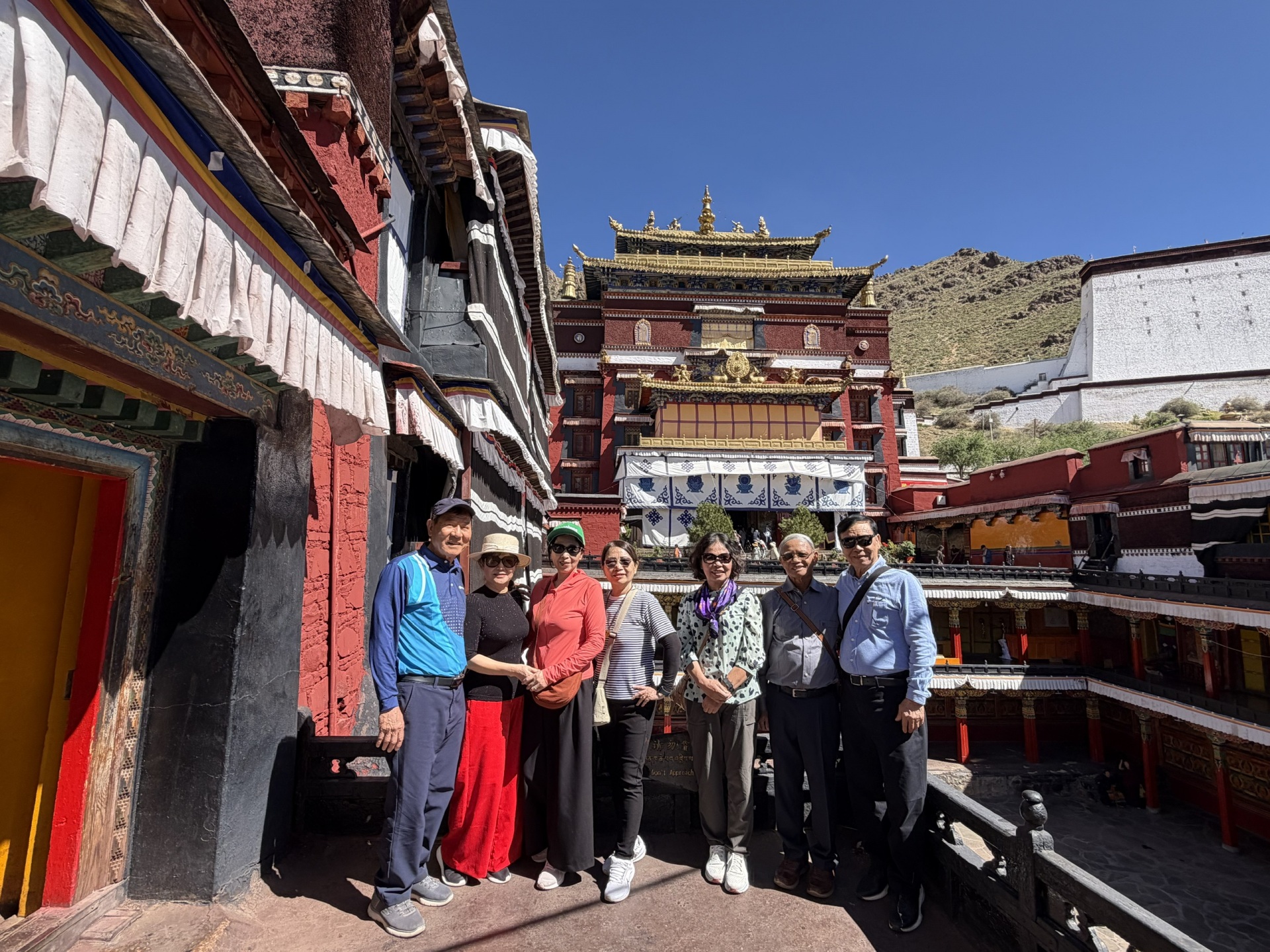 Ảnh đoàn du lịch Tây Tạng Tiên Phong Travel