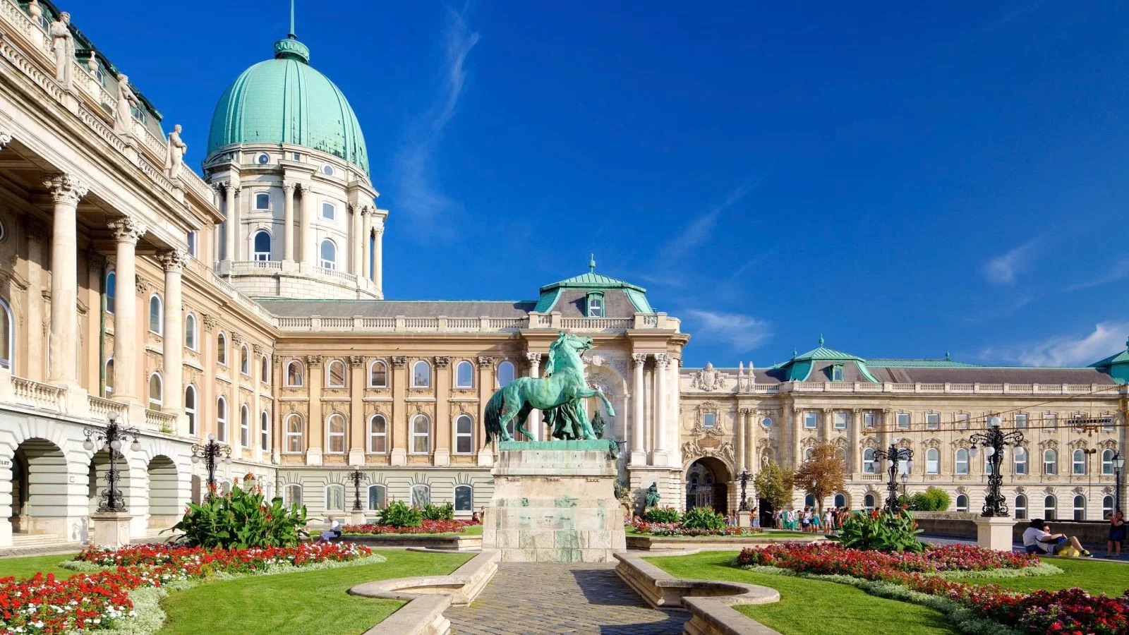 Cung điện Buda trên đồi Castle Hill ở Budapest Hungary