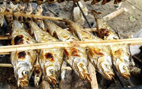 Đặc sản cá nướng Ba Bể