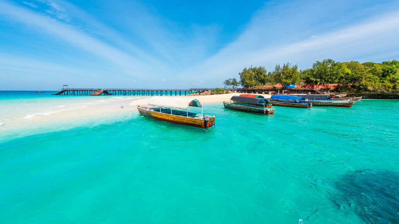 Bãi biển cát trắng tại đảo Zanzibar Tanzania 