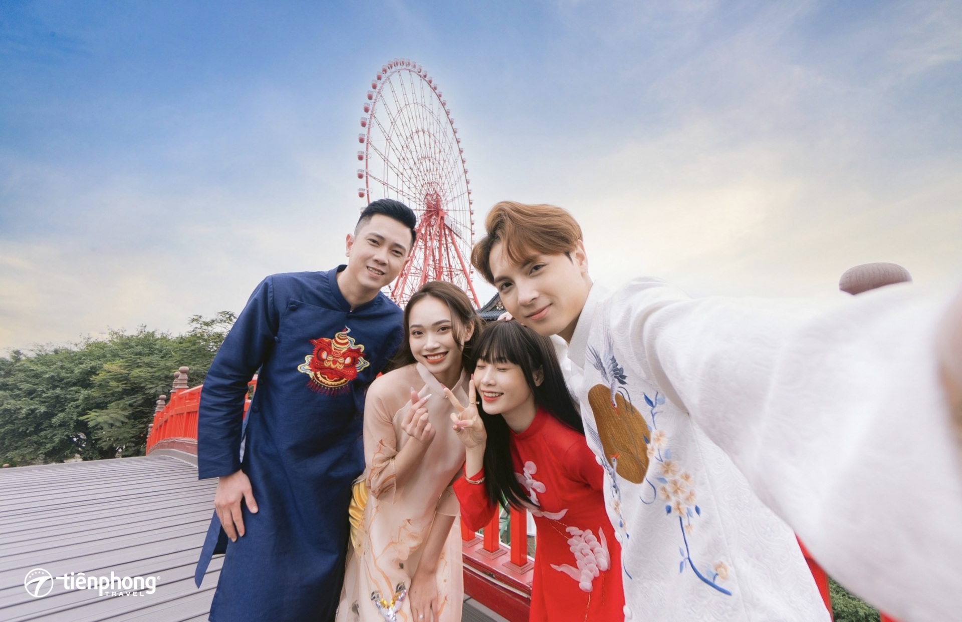 Du khách vui chơi lễ hội Tết tại Sun World Hạ Long