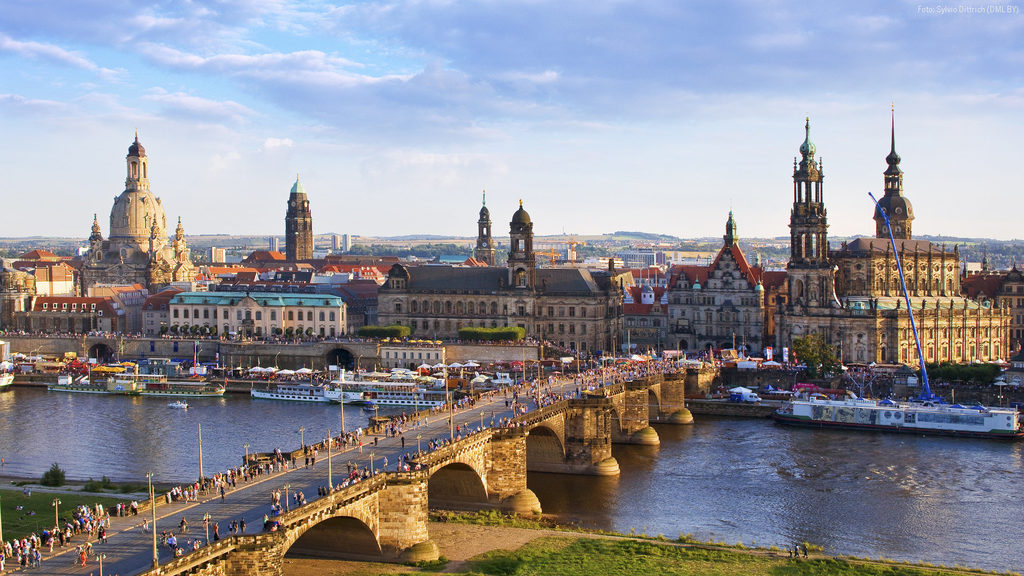 Toàn cảnh trung tâm lịch sử Dresden bên dòng sông Elbe