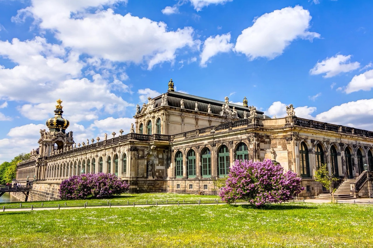 Sân trong cung điện Zwinger nổi tiếng ở Dresden Đức