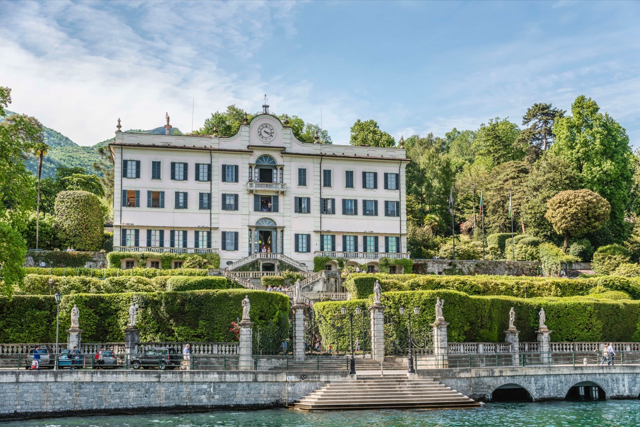 Villa Carlotta với khu vườn hoa nổi tiếng bên hồ Como