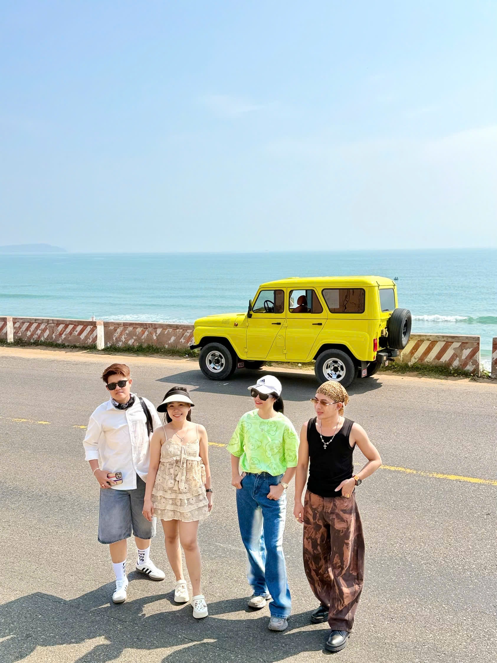 Nhiều bạn trẻ yêu thích tour xe jeep tại Mũi Né