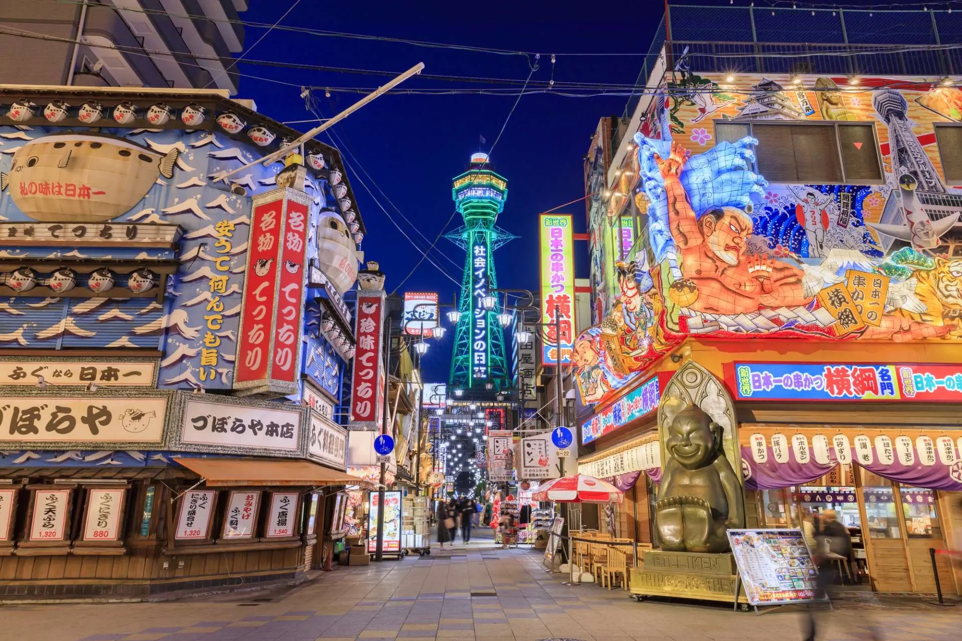 Tháp Tsutenkaku rực đèn neon giữa khu phố cổ Shinsekai Osaka về đêm