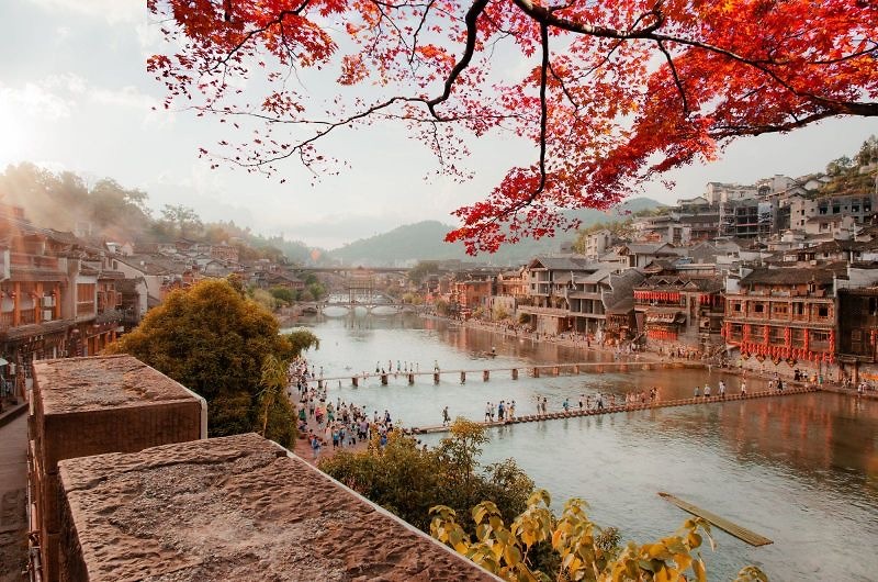 Du lịch Phượng Hoàng Cổ Trấn mùa thu