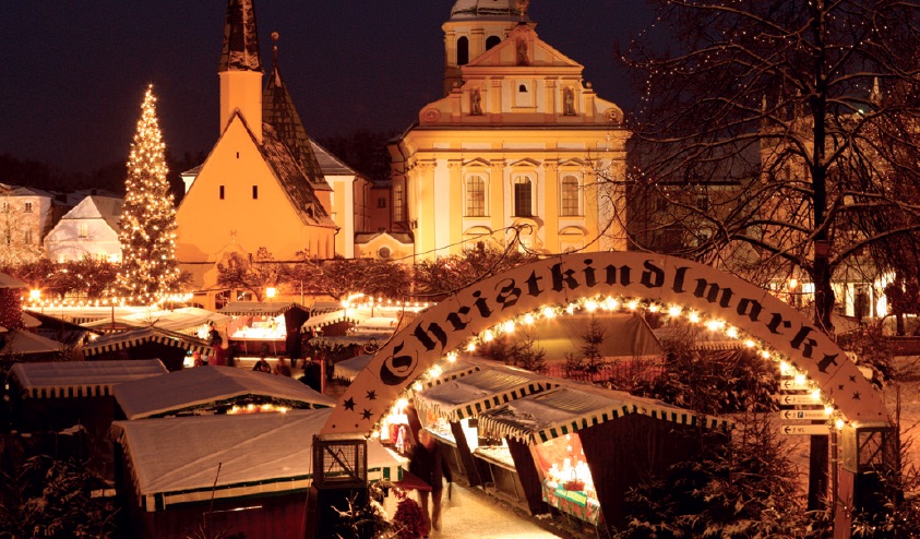Chợ Giáng Sinh Christkindlmarkt tại quảng trường Rathausplatz Vienna
