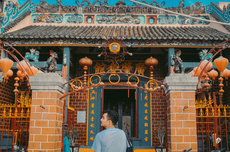 Du xuân Cần Thơ lễ chùa Ông cầu bình an