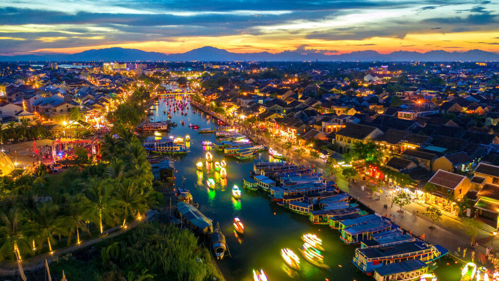 Phố cổ Hội An rực rỡ đèn lồng