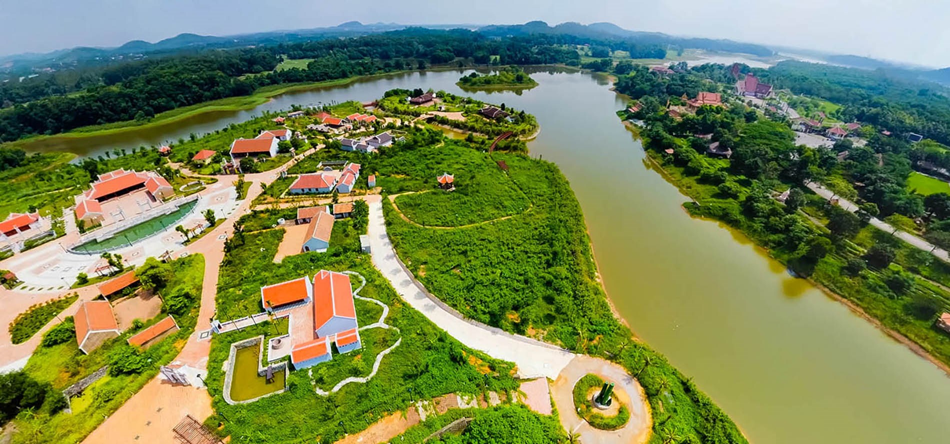 Toàn cảnh Làng Văn hóa - Du lịch các dân tộc Việt Nam trong tháng 4 rực rỡ hoạt động lễ hội