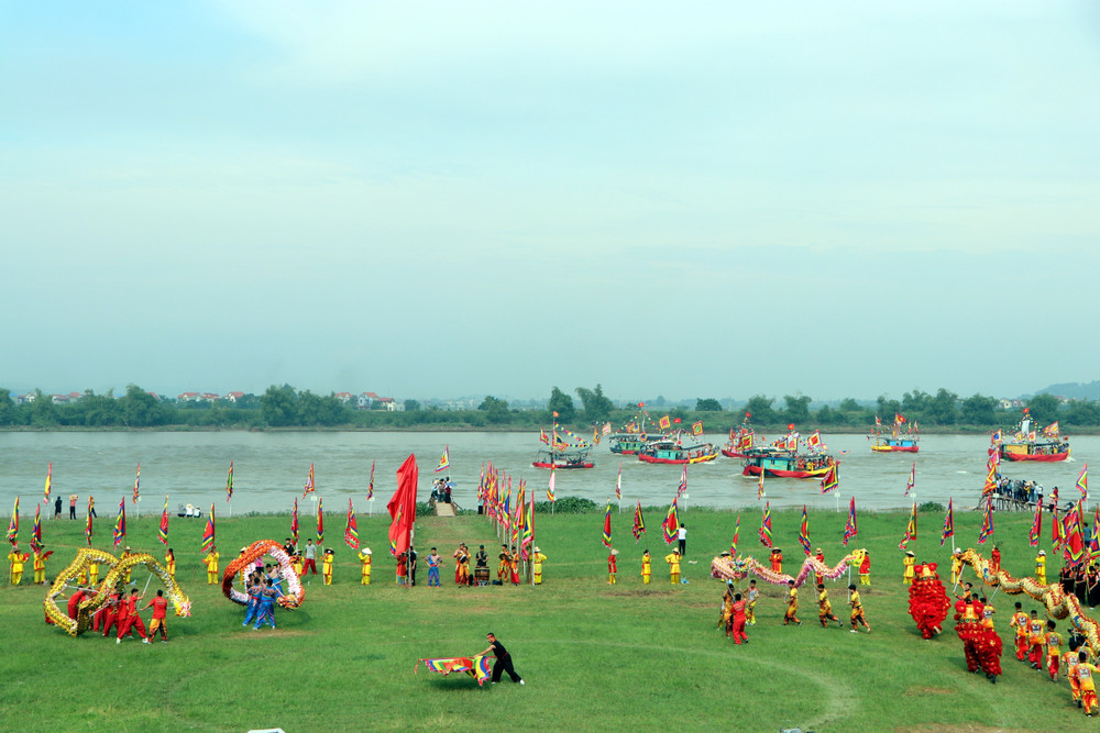 Rước nước chùa Côn Sơn