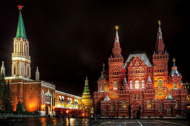 Quảng trường Đỏ Moscow về đêm rực rỡ ánh sáng